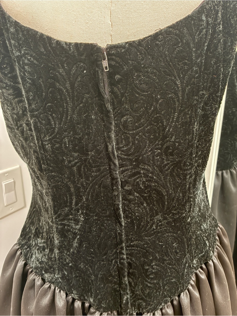 Vintage Scott McClintock Black Satin & Brocade Bodice Evening Gown - Picture 2 of 4